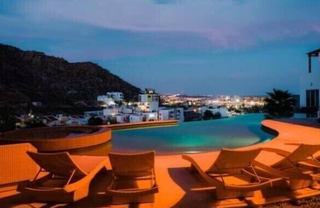 Vacation ready condo with ocean views(Cabo San Lucas)