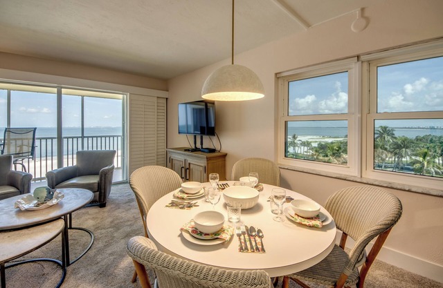Vacation Villas #535 - Beachfront Condo with Amazing View and Screened Lanai!