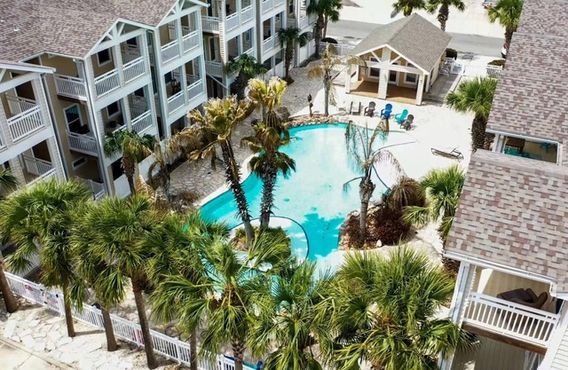 Vacay at the Beach-Spacious Remodeled Townhome
