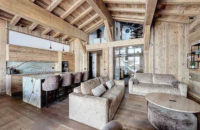 Val d'Isère: 4-bed apt, 8 guests, balcony, easy access