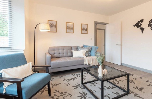 Valarie - 3 Bedroom house with Parking