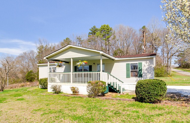 'Valley View Lodge' Rural Home in Bridgeport!