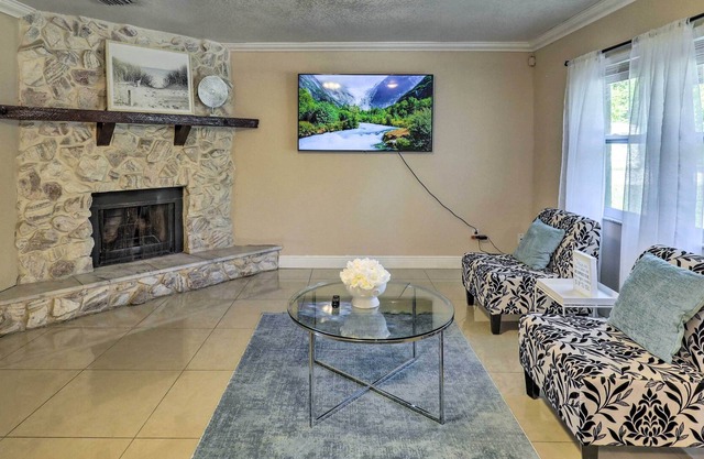 Valrico Home w/ Pool ~ 16 Mi to Downtown Tampa!