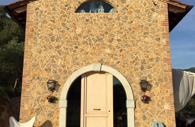 Valuable typical Tuscan rustic with swimming pool, breathtaking view of Camaiore