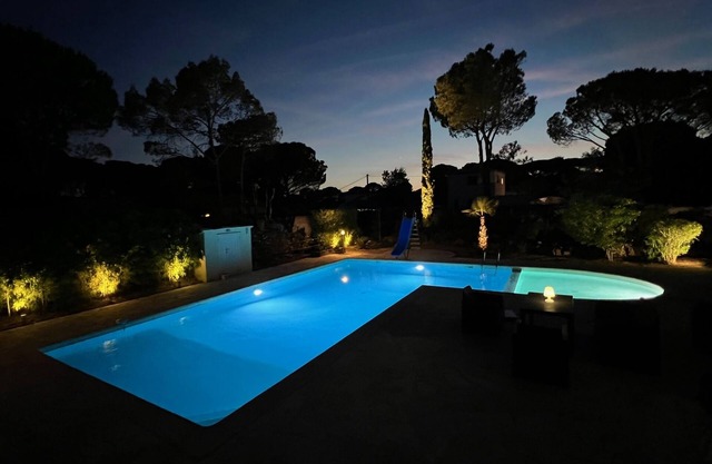 VAR Maison Climatisée 10 Personnes 5 Chambres Piscine Terrain de Boules
