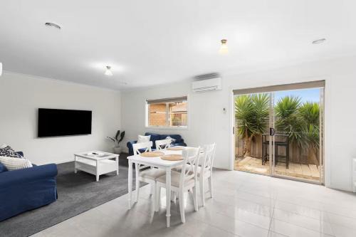 Varee - Stylish and Newly Renovated