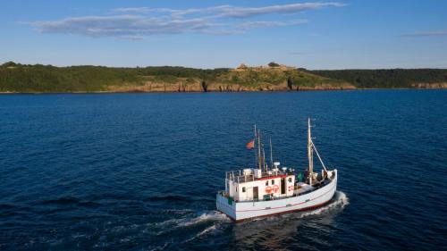 Varra Water - Unique Boat Accomodation - Bornholm - Fjælstavn