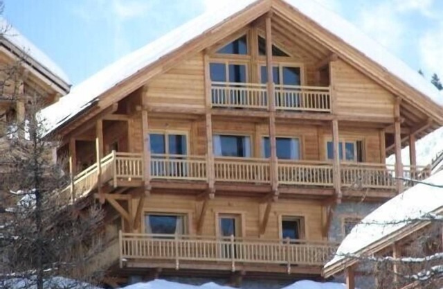 VARS Chalet 5 Stars Luxury 18 people, ski in/out Sauna Hammam Pool Sun-Sun