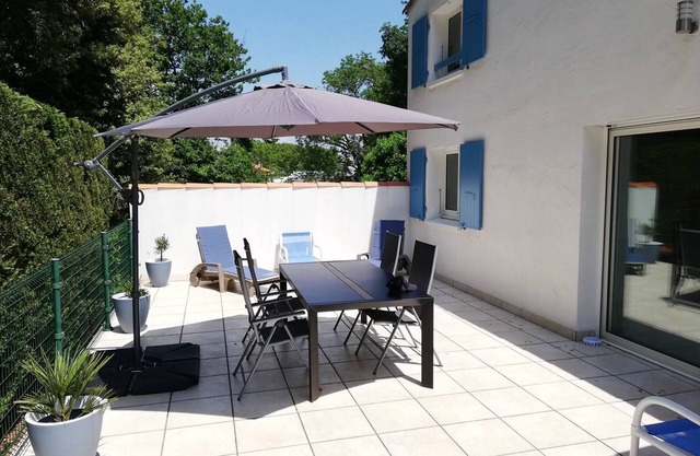 Vaux-sur-Mer: 2-Bed Villa for 5, 450m to Beach, Parking, AirCon