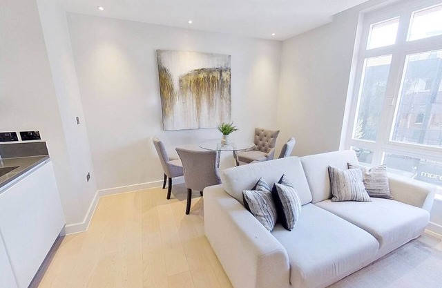 Vauxhall Bridge 2 Bedroom With Aircon in London