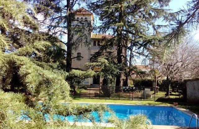 Very spacious and comfortable house and very large garden 16 people