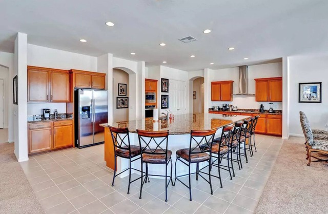 VEGAS LUXURY ESTATE 6 Bedroom 4 Bath 5 Minutes to Strip