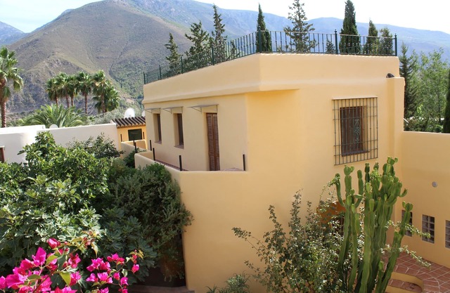 Veleta - 2 double bedrooms with terrace, 2 bathrooms & roof terrace