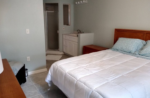 VENETIAN PALMS 1ST. FLOOR 2BDRM/2 BATH