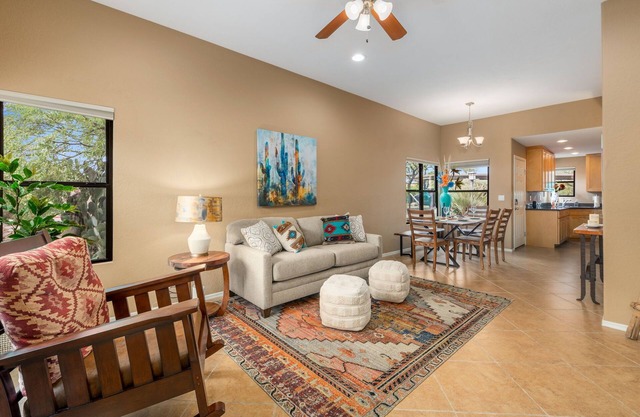 Ventana Canyon 2 bd, 2 ba casita sleeps six. Catalina Mountain view from patio.