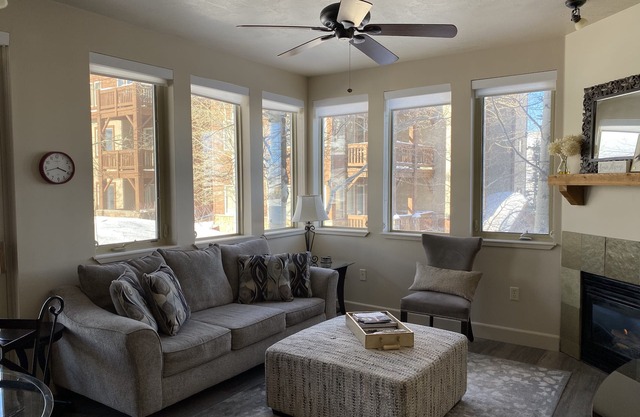 Very comfortable condo equiped with everything, heated garage, elevator, jacuzzi