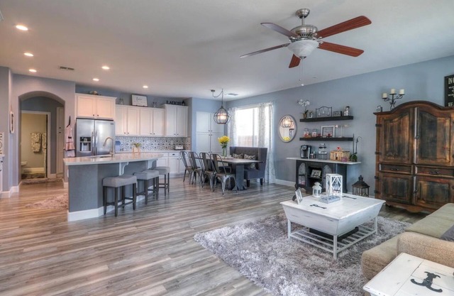 Very Nice 5 Bedrm 3 Bath Home, Family ready home!