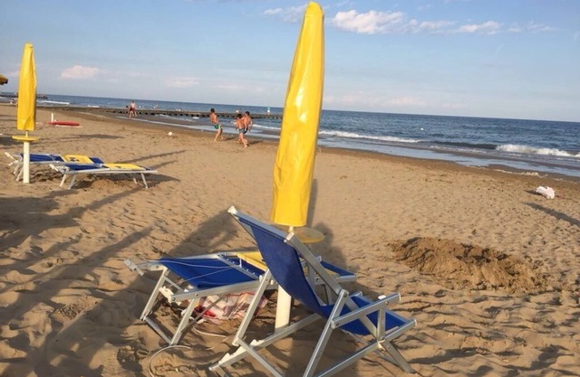 VERY NICE ONE BEDROOM APARTMENT WITH BEACH PLACE INCLUDED IN THE PRICE IN JESOLO LIDO