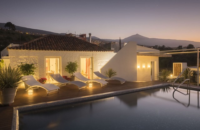 Very private and quiet villa with stunning views.