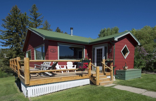 Very private riverfront retreat!