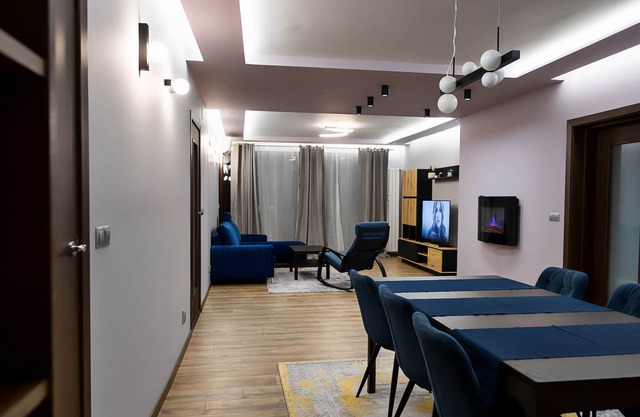 Very Spacious & Modern 2Bed near Airport & Centre