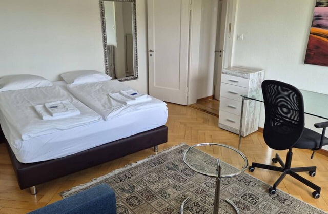 Very spacious studio with balcony (Parkview 2)