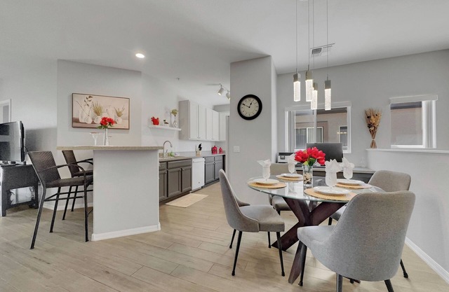 Very Superstition! 2nd Floor Condo! Hot Pool!