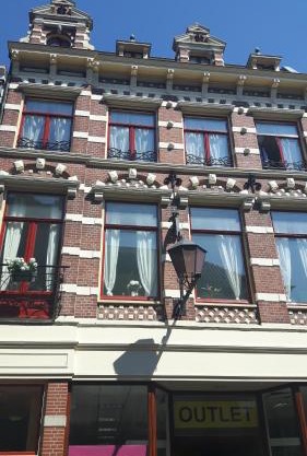verzorgde kamer in monumentenpand