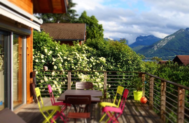 Veyrier du Lac, detached villa, sleeps 6/8, quiet, lake and mountain view