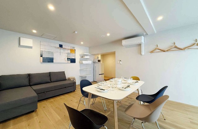 Vibrant 1BR, Downtown, Shopping & Dining Nearby 11