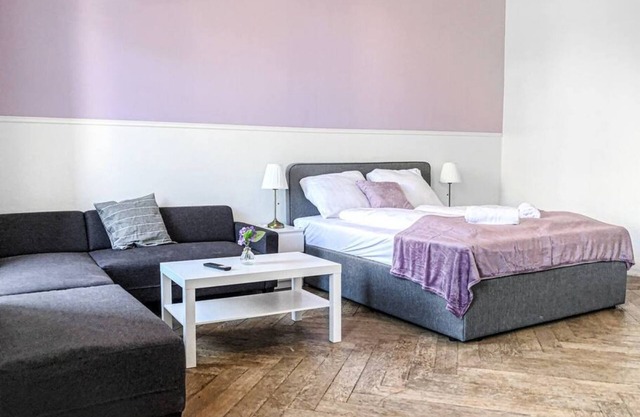Vibrant 3BR near AKH Hospital - Perfect for Groups