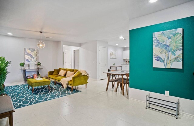 Vibrant 4bd, 2ba near Lackland