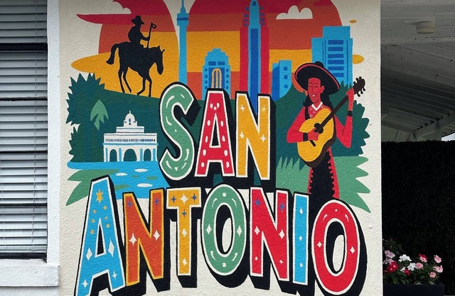 Vibrant Downtown Casita with a Mural!