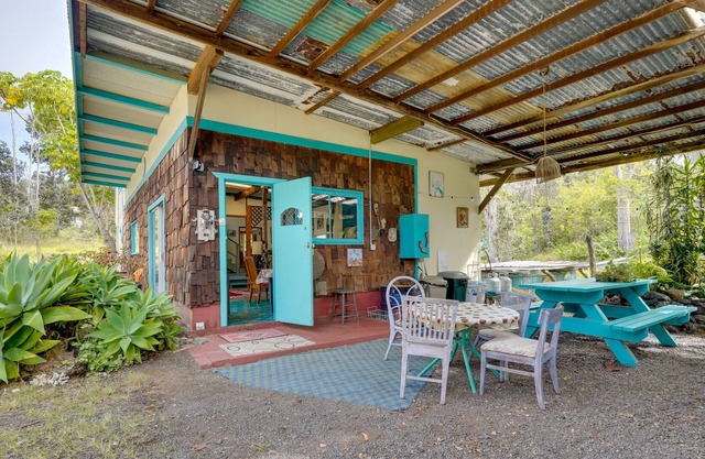 Vibrant Ocean View Home w/ Lanai & Steam Room!