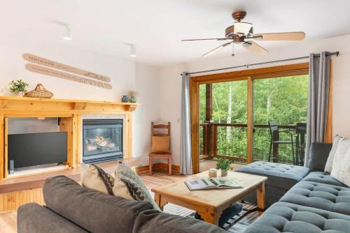 Vibrant Spacious Ski Pad Hot Tubs