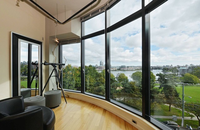 Victoria Inner Harbor Luxury with Stunning Ocean Views