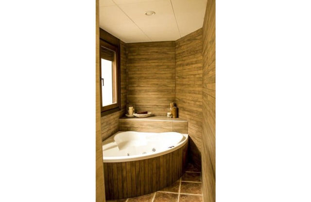 Victoria Loft with Jacuzzi I