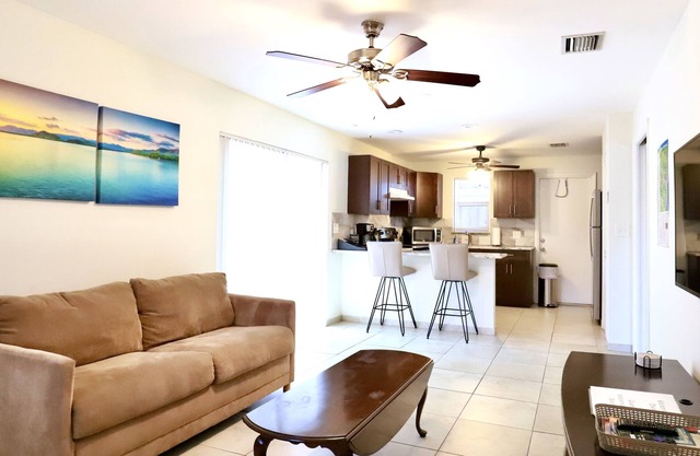 Victoria's Den-Close to airport, Cruiseport, Whole Foods