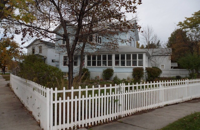 Victorian Home in Cheboygan Sleeps 8