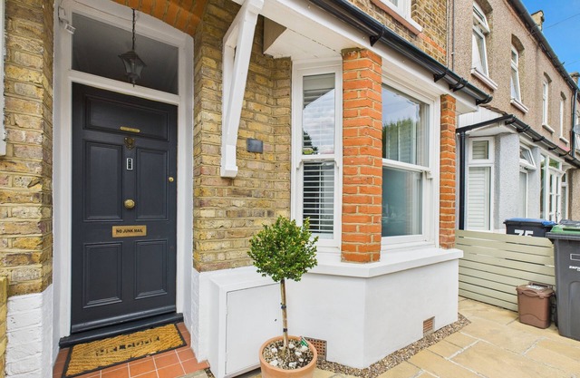 Victorian North London Terrace with Charm!