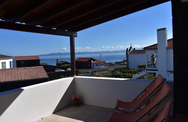 View of the Sea. Large Private Garden - Free wifi