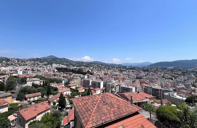 View over Nice, in a quiet hilltop setting just a few steps from the town center.