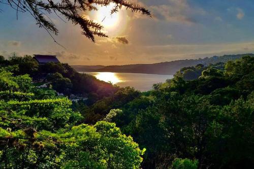 VIEWS, Canyon Lake, Newly Remodeled, Close to RIVER, BEST location, with a Fire Pit