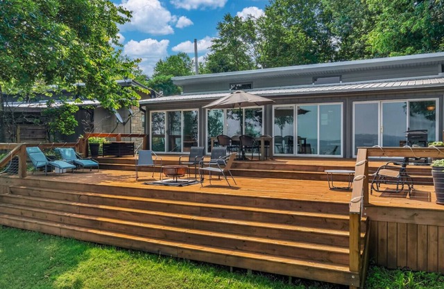 VIEWS I Large Deck I Mid-Century Cottage