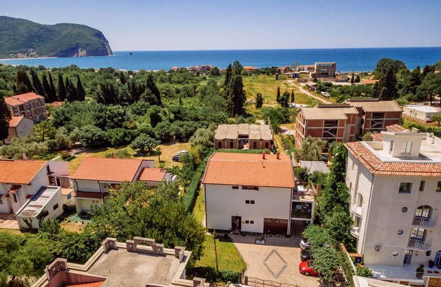 Viktorija - One-Bedroom Apartment with Balcony