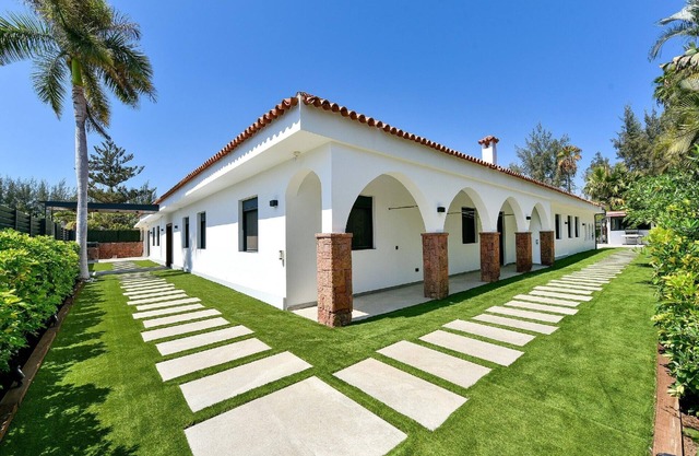 Villa Maspalomas Deluxe | Luxury Retreat in Gran Canaria | Private Heated Pool.