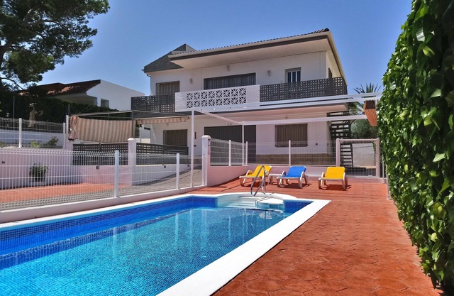 VILLA 200 METERS FROM THE BEACH + 5 BEDROOMS (WITH AIR COND.) + PRIVATE POOL