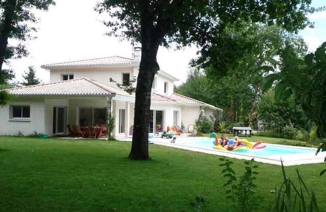 VILLA 230 SQM ON THE EDGE OF FOREST HEATED AND SECURE POOL SHUTTER