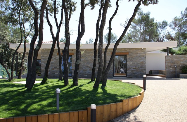 Villa 300 M2, Dans la Pinède, Avec Salle de Jeux et Piscine et à 30mn des Plages