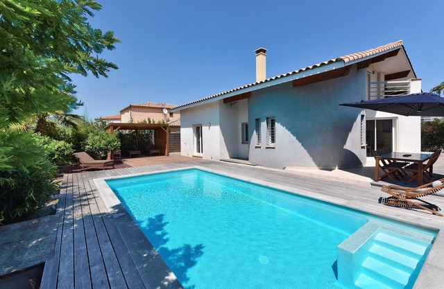 VILLA 9 pers 500 m from the SEA - HEATED SWIMMING POOL - Teck Terrace - QUIET AREA